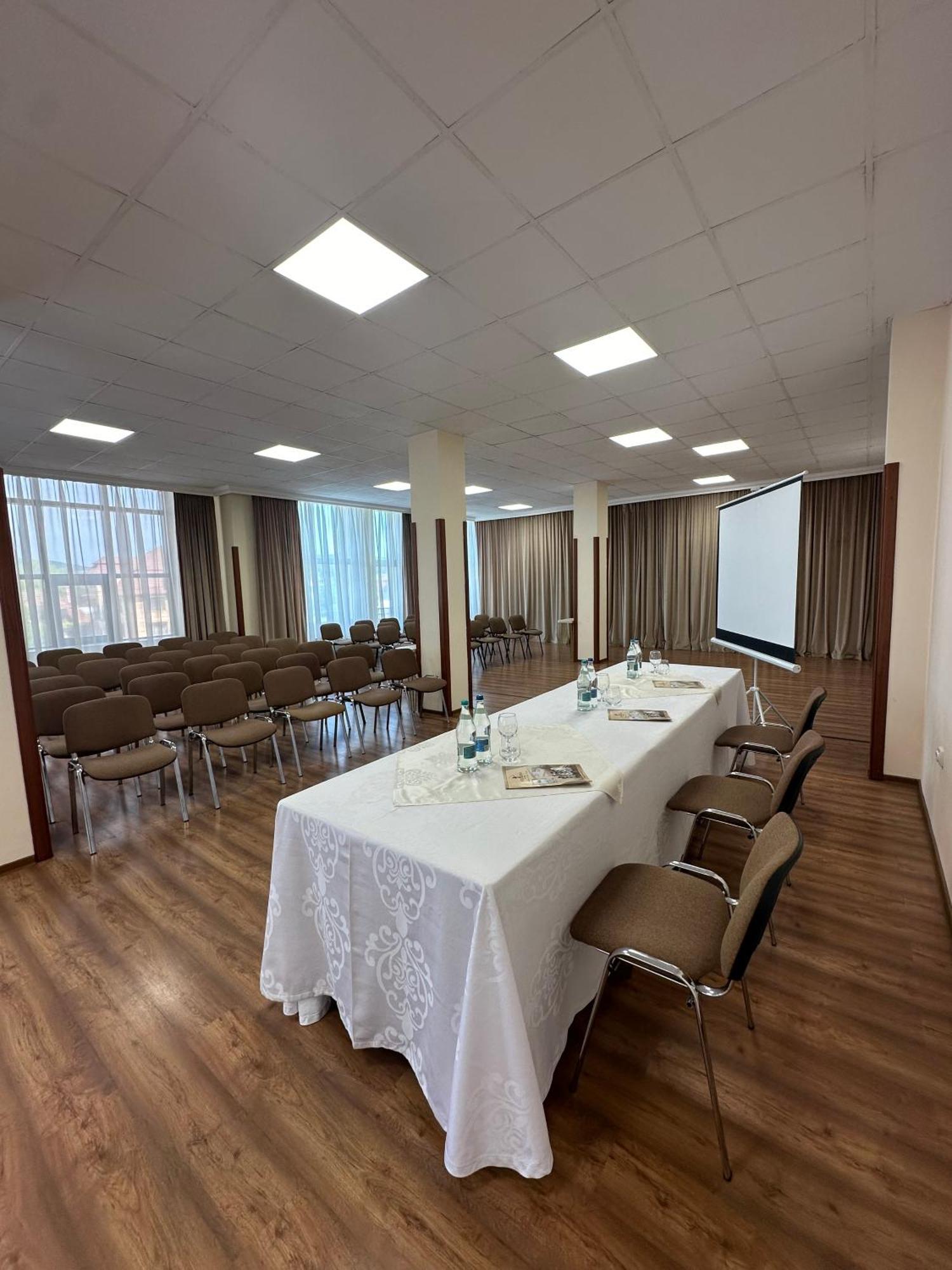 Hotel Diana Bistrita  Bagian luar foto